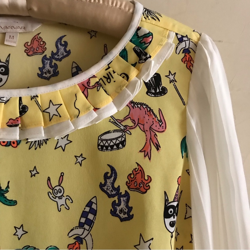 Playful Yellow Blouse with White Sleeves. - Picture 6 of 7
